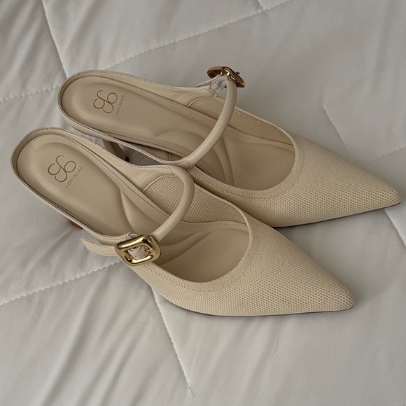 Chic Beige Pointed-Toe Heels - Picture 2 of 5